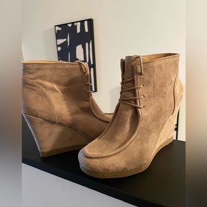 Nine West ankle booties with shoelaces.